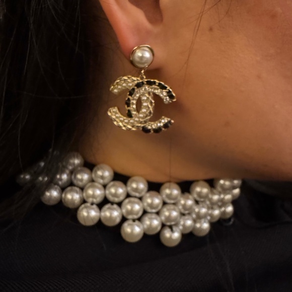 Super Rare Classic Chanel CC Logo Leather, Pearl & Crystal Drop Gold Earrings - Picture 4 of 4